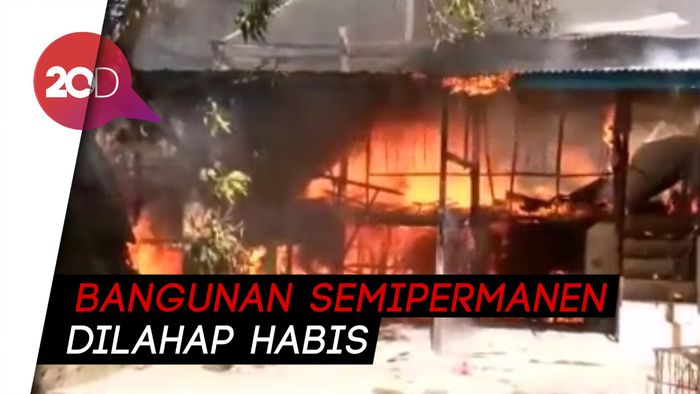 Ditinggal Pergi Pemiliknya, Rumah di Polewali Mandar Kebakaran