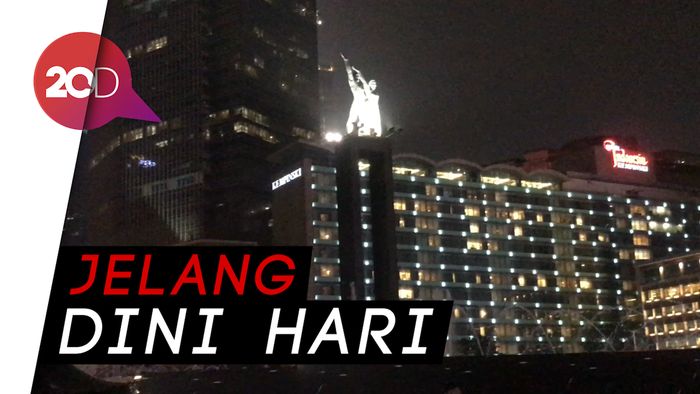 Mantul! Warga Masih Padati Bundaran HI di HUT DKI Jakarta