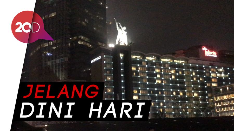 Mantul! Warga Masih Padati Bundaran HI di HUT DKI Jakarta