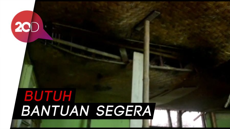 Tolong... Madrasah di Sukabumi Ini Nyaris Ambruk!