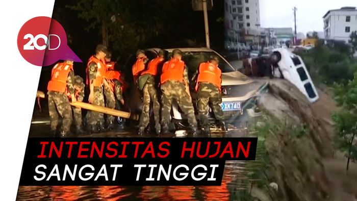 Banjir di China: 4 Orang Hilang, Mobil-mobil Berantakan
