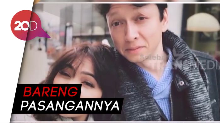 Kunjungi Butik Ivan Gunawan, Rina Nose Fitting Baju Pengantin?