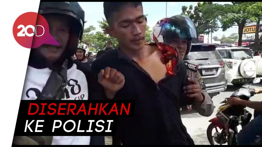 2 Pria Diduga Jambret Jadi Bulan-bulanan Massa