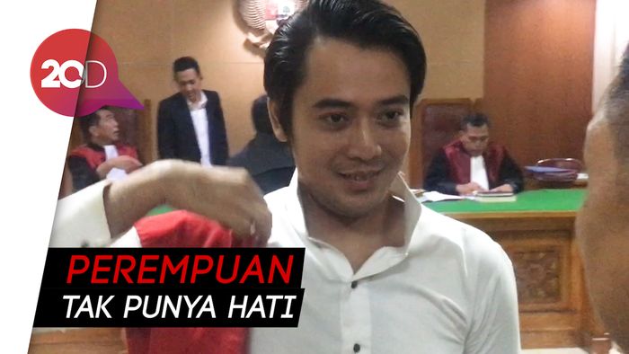 Nangis di Persidangan, Kriss Hatta Menyesal Pernah Cintai Hilda