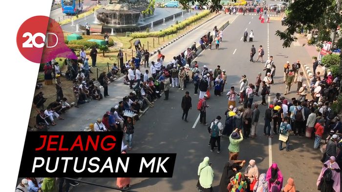 Massa Aksi Kawal MK Mulai Berdatangan di Patung Kuda
