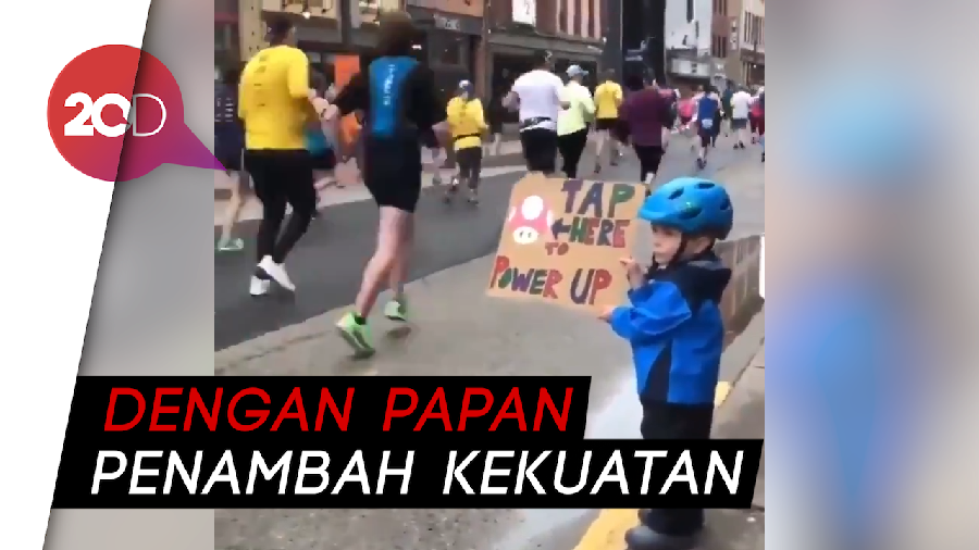 Gemas! Lihat Bocah Ini Beri Dukungan untuk Para Pelari