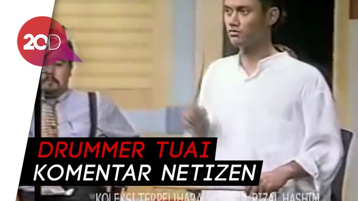 Aksi Band Malaysia Manggung Pakai Drum Tak Kasat Mata