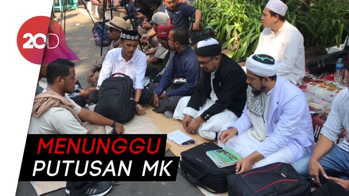  Massa Aksi Kawal MK Gelar Tahlil di Patung Kuda