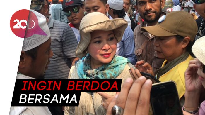 Titiek Soeharto Temui Massa Aksi Kawal MK