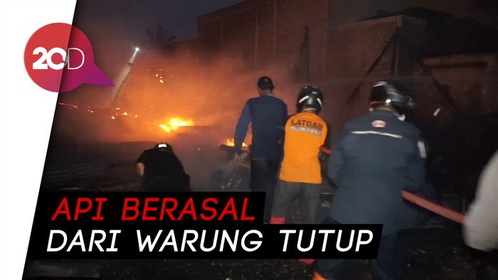 1 Rumah dan 4 Warung di Pekalongan Ludes Dilahap Api