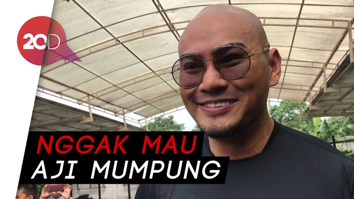 Dapat Banyak Tawaran Haji dan Umrah, Deddy Corbuzier Belum Minat