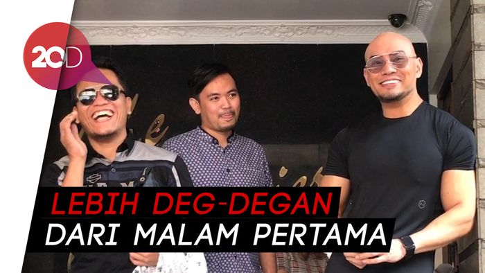 Deddy Corbuzier Perdana Salat Jumat Didampingi Gus Miftah