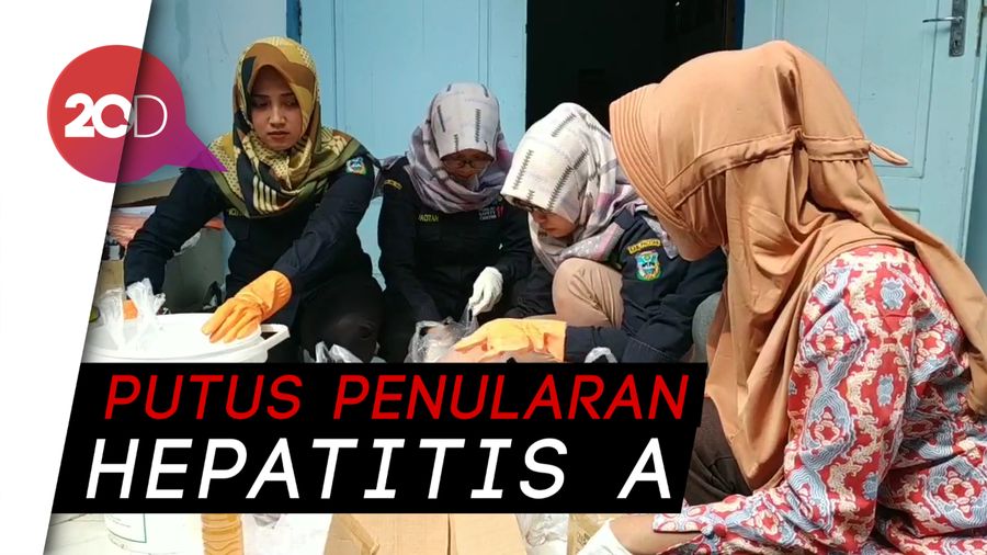 Hepatitis A Merebak, Pemkab Pacitan Bagi-bagi Disinfektan