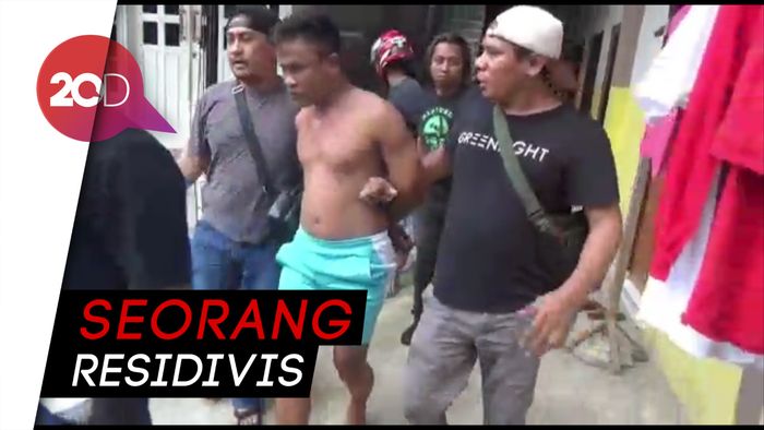 Detik-detik Polisi Gerebek Maling Spesialis Masjid