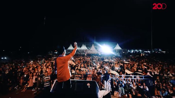Sorak-Sorai Warga Palu Menyambut Ustadz Maulana di BYMS