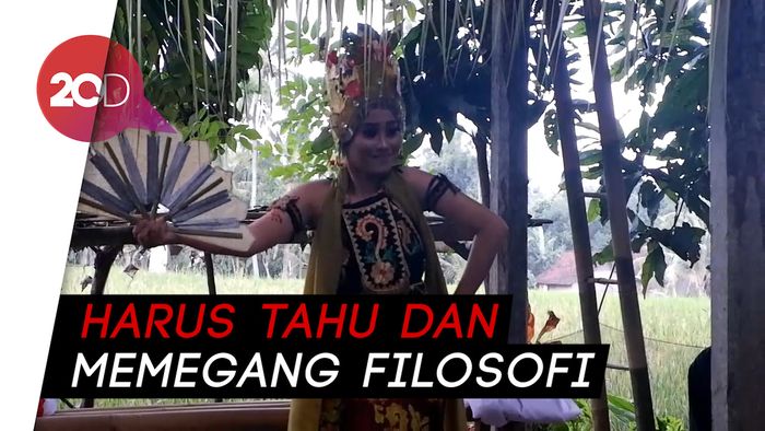 Lihai Menari Saja Tak Cukup untuk Menjadi Penari Gandrung Sejati