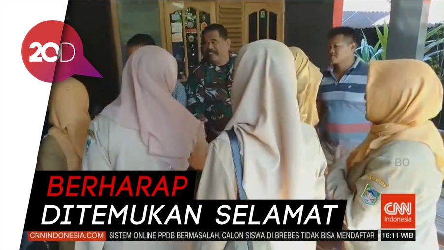 Duka Keluarga Kru Helikopter yang Hilang di Papua