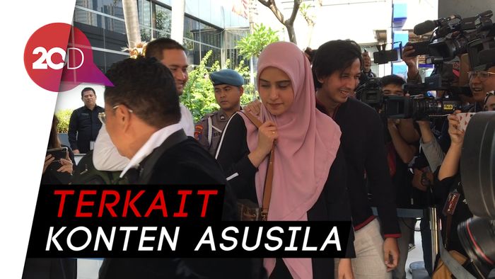 Fairuz A. Rafiq Laporkan Galih Ginanjar ke Polda Metro Jaya