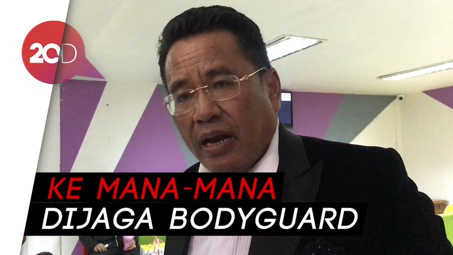 Tampil Serba Berlian, Hotman Paris Ogah Dicap Remeh