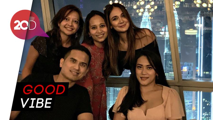 Cihuy! Luna Maya Foto Bareng Keluarga Faisal Nasimuddin