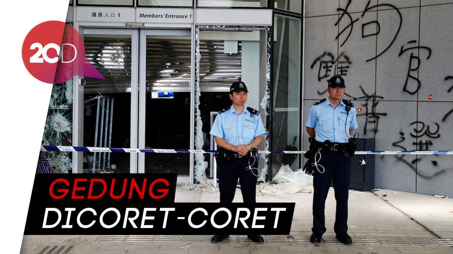 Pedemo Tembus Gedung Legislatif Hong Kong