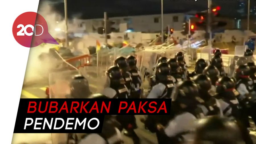 Polisi Bentrok dengan Pengunjuk Rasa di Hong Kong