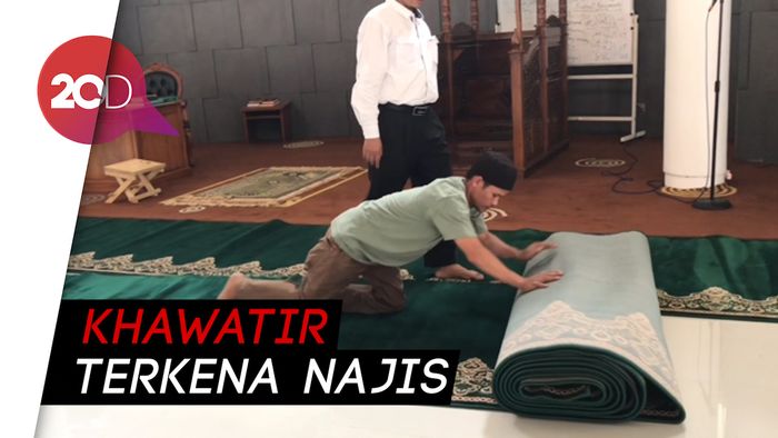 3 Binatu Bantu Cuci Gratis Karpet Masjid Bekas Dimasuki Anjing