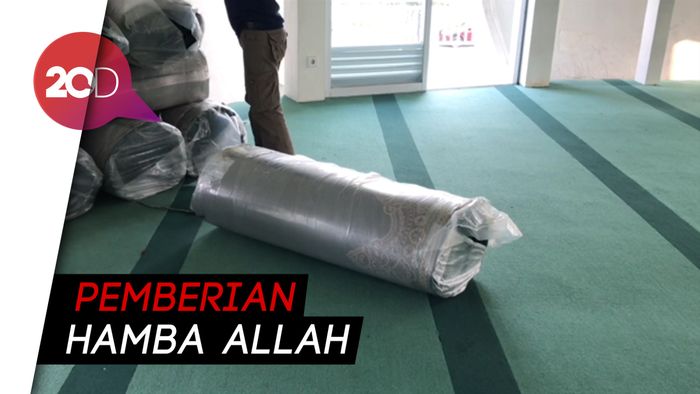 Masjid Al Munawaroh Dipasang Karpet Baru
