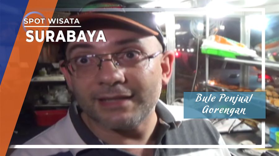 Bule Jualan Gorengan, Surabaya 