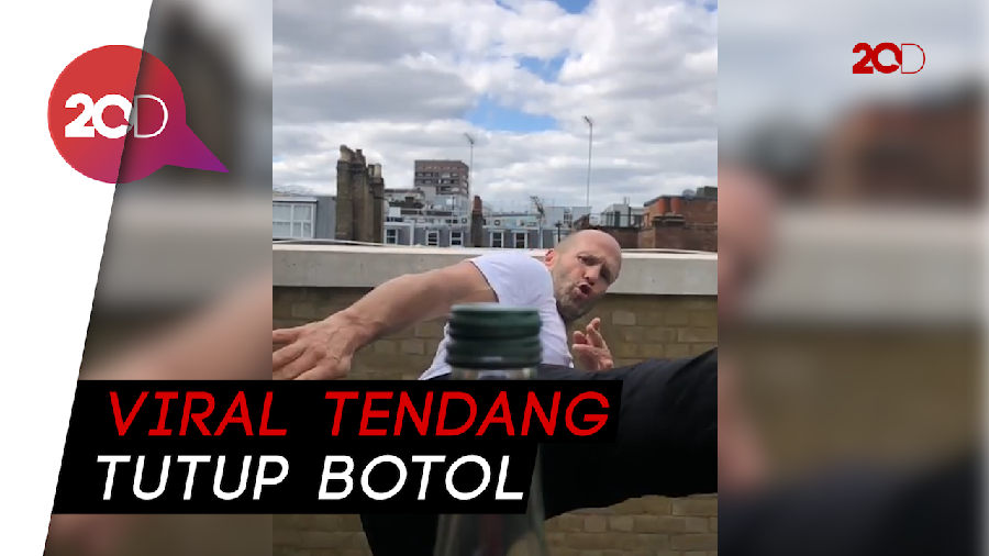 Melihat Aksi John Mayer sampai Jason Statham di #BottleCapChallenge