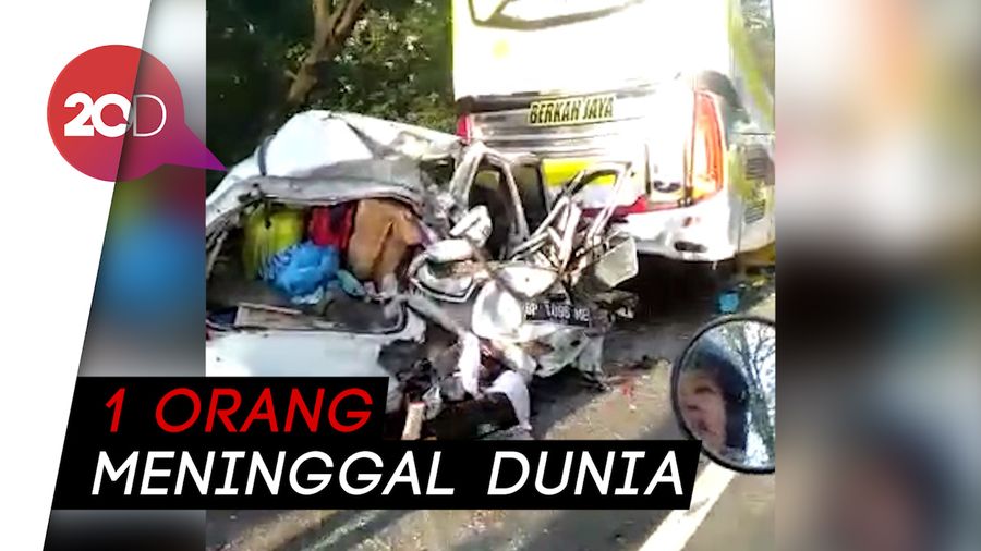 Mencekam! 6 Kendaraan Kecelakaan Beruntun di Situbondo