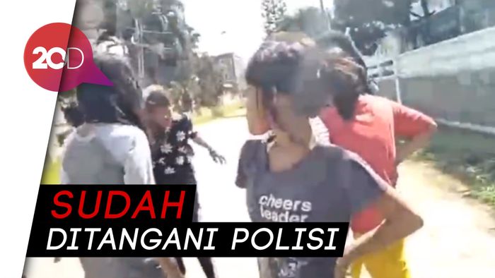Viral Pengeroyokan Remaja Perempuan di Surabaya