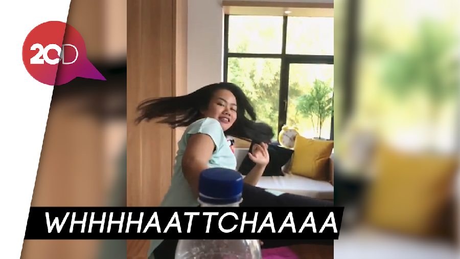 Ciatt! Begini Nih Aksi Yura Yunita Ikuti #BottleCapChallenge