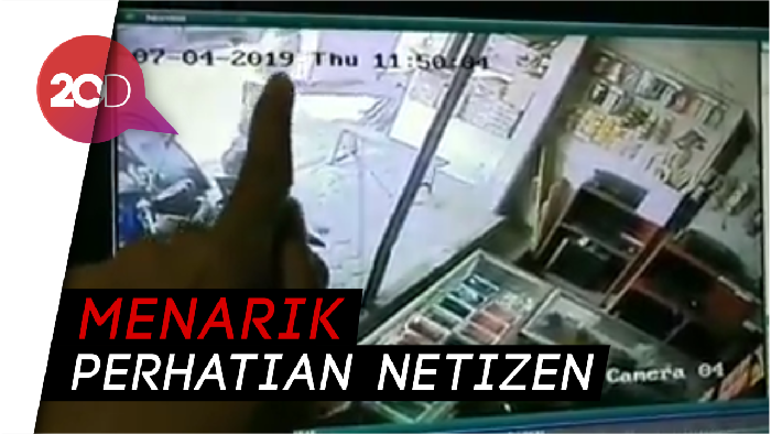 Rekaman CCTV Aksi Nenek Curi Beras di Cirebon