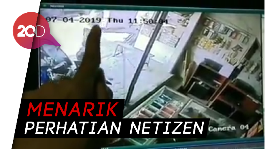 Rekaman CCTV Aksi Nenek Curi Beras di Cirebon