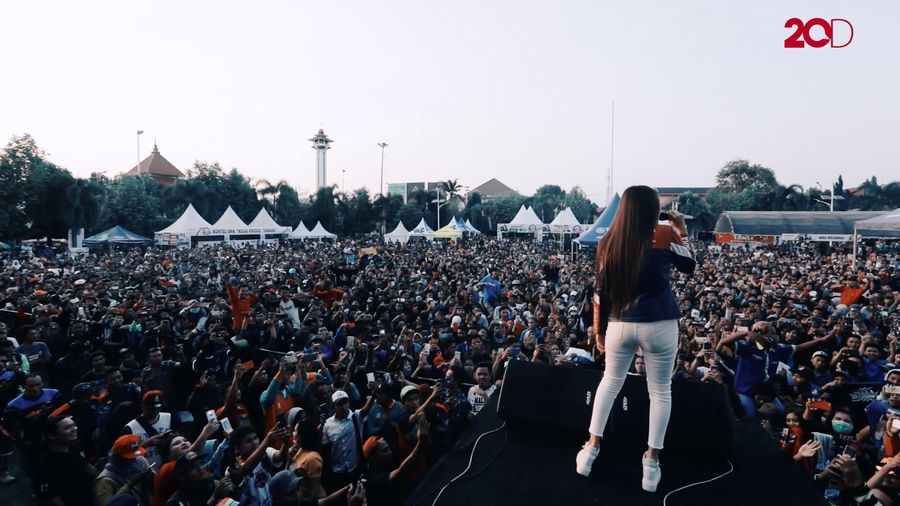 Keriuhan Warga Kudus Menyambut Nella Kharisma di Acara BYMS