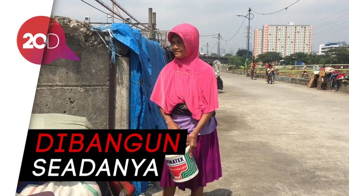 Cerita Para Penghuni Rumah Tenda di Banjir Kanal Barat 