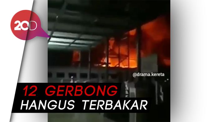 Kuburan Gerbong Kereta di Purwakarta Terbakar