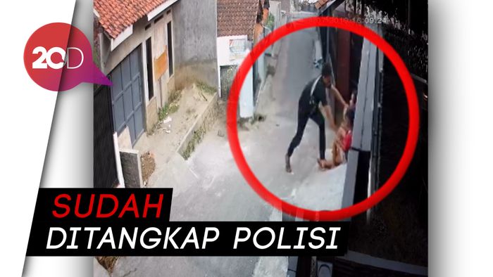 Rekaman CCTV Penjambret Sambar Ponsel Milik Bocah di Bandung