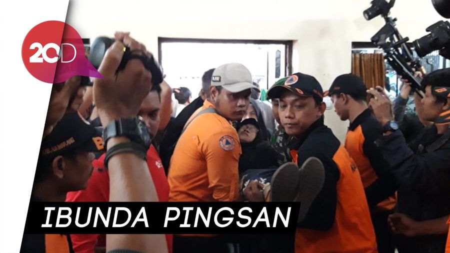 Jenazah Sutopo Tiba di Rumah Duka, Tangis Keluarga Pecah
