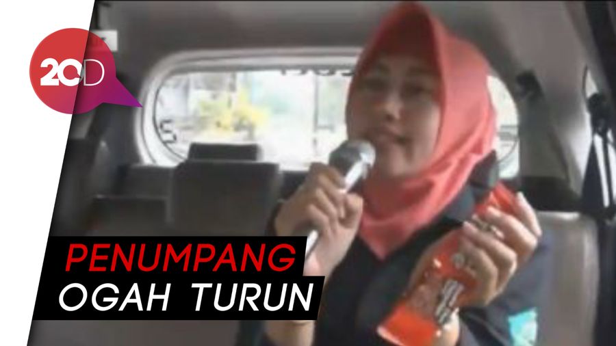 Ketika Taksi Online Disulap Jadi Ruang Karaoke