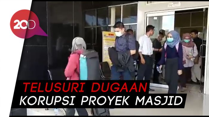 KPK Geledah Kantor Bupati Solok Selatan