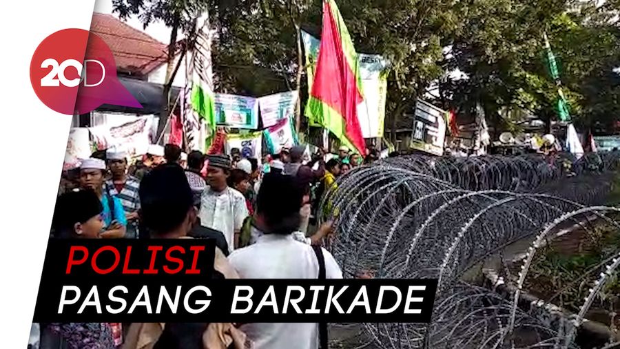 Ramai Pendukung Habib Bahar Kawal Sidang Vonis