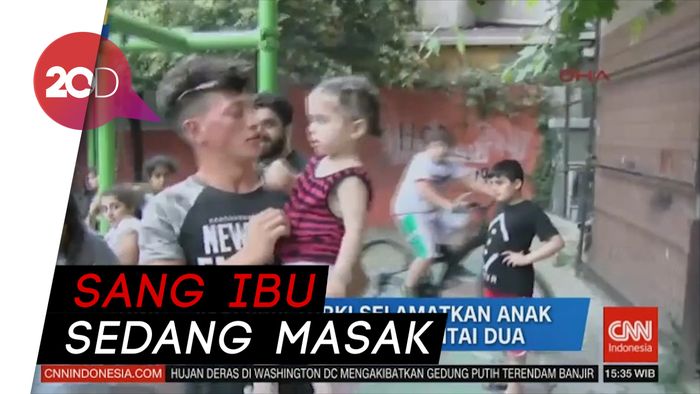 Aksi Heroik Pria Selamatkan Balita Jatuh dari Lantai Dua