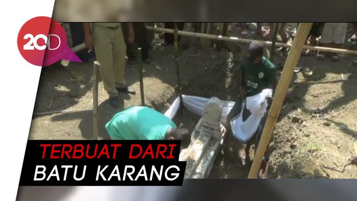 Penemuan Makam Kuno Gegerkan Warga Kendal