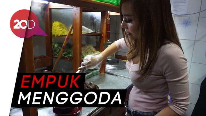 Semoknya Bakso Racikan Madam Dewin yang Sensasional 