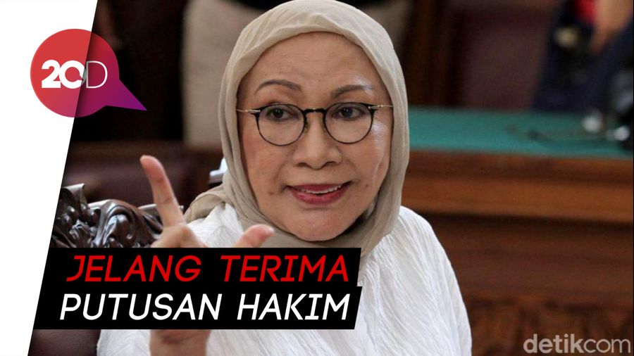 Jelang Vonis, Ratna Sarumpaet Masih Sempat Salam Dua Jari
