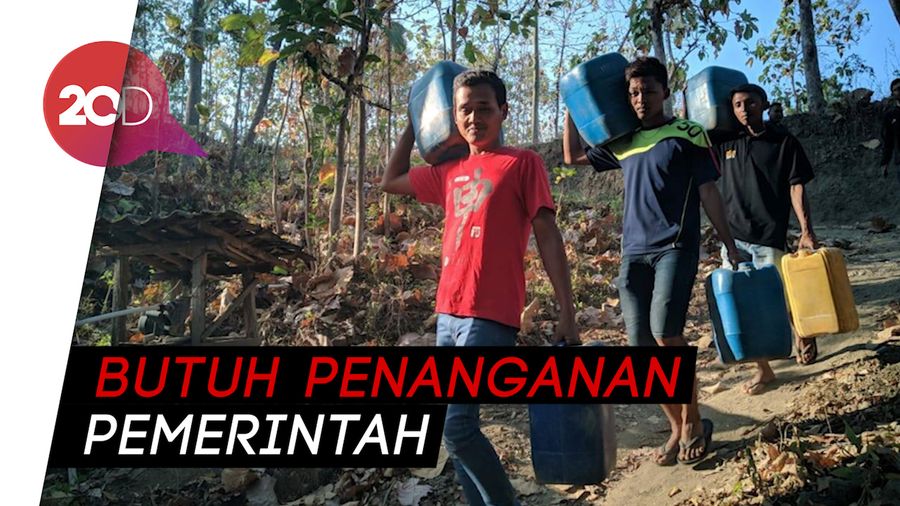 Krisis Air Bersih, Warga Ponorogo Rela Berjalan Kaki 2 Km