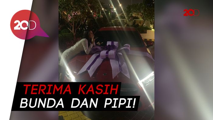 Gokil Memang! Aurel Dapat Kado Mobil Mercedes dari Anang-Ashanty