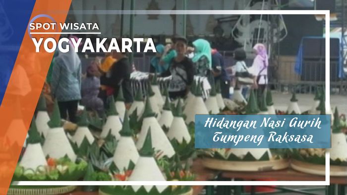 Nasi Gurih Telur Merah Tumpeng Raksasa Yogyakarta